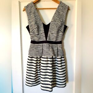 BCBGMaxAzria Stripped Mini Dress🖤🤍